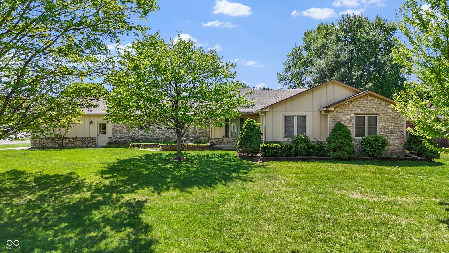 Photo of 1373 Echo Bend Street, Greenwood, IN
