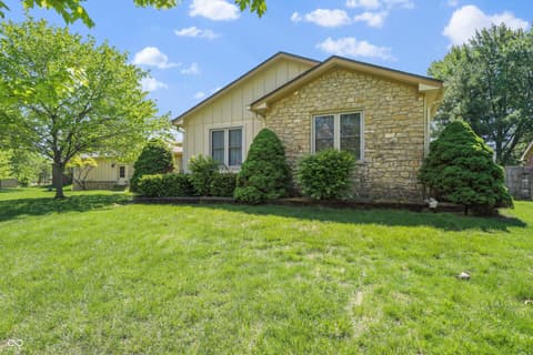 Photo of 1373 Echo Bend Street, Greenwood, IN
