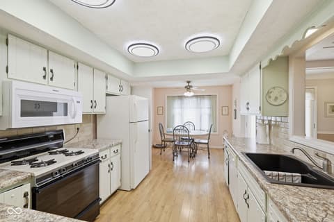 Photo of 1373 Echo Bend Street, Greenwood, IN
