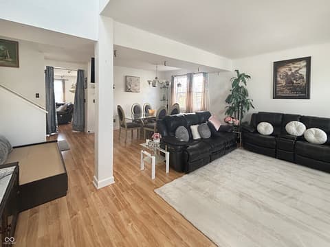 Living room at 1678 Juniper Lane, Greenwood, IN