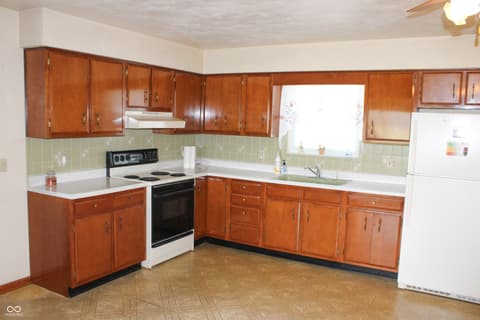 Photo of 8435 E County Road 1000 N, Sunman, IN