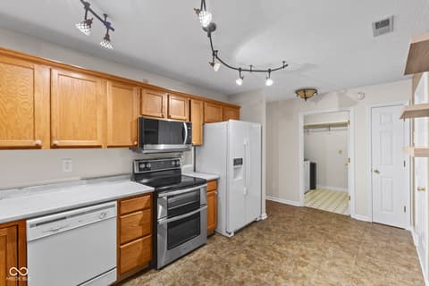 Photo of 6612 Cobham Lane, Indianapolis, IN