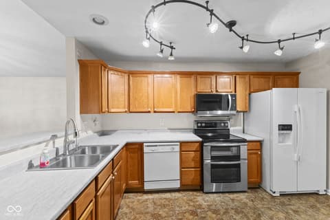 Photo of 6612 Cobham Lane, Indianapolis, IN