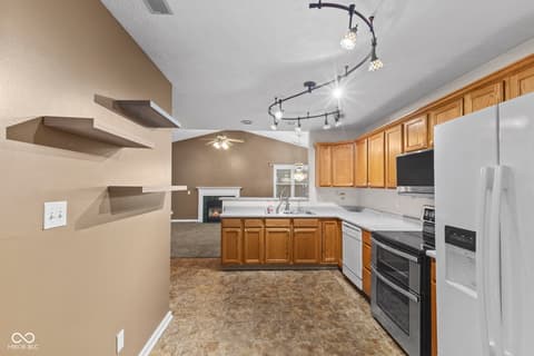 Photo of 6612 Cobham Lane, Indianapolis, IN
