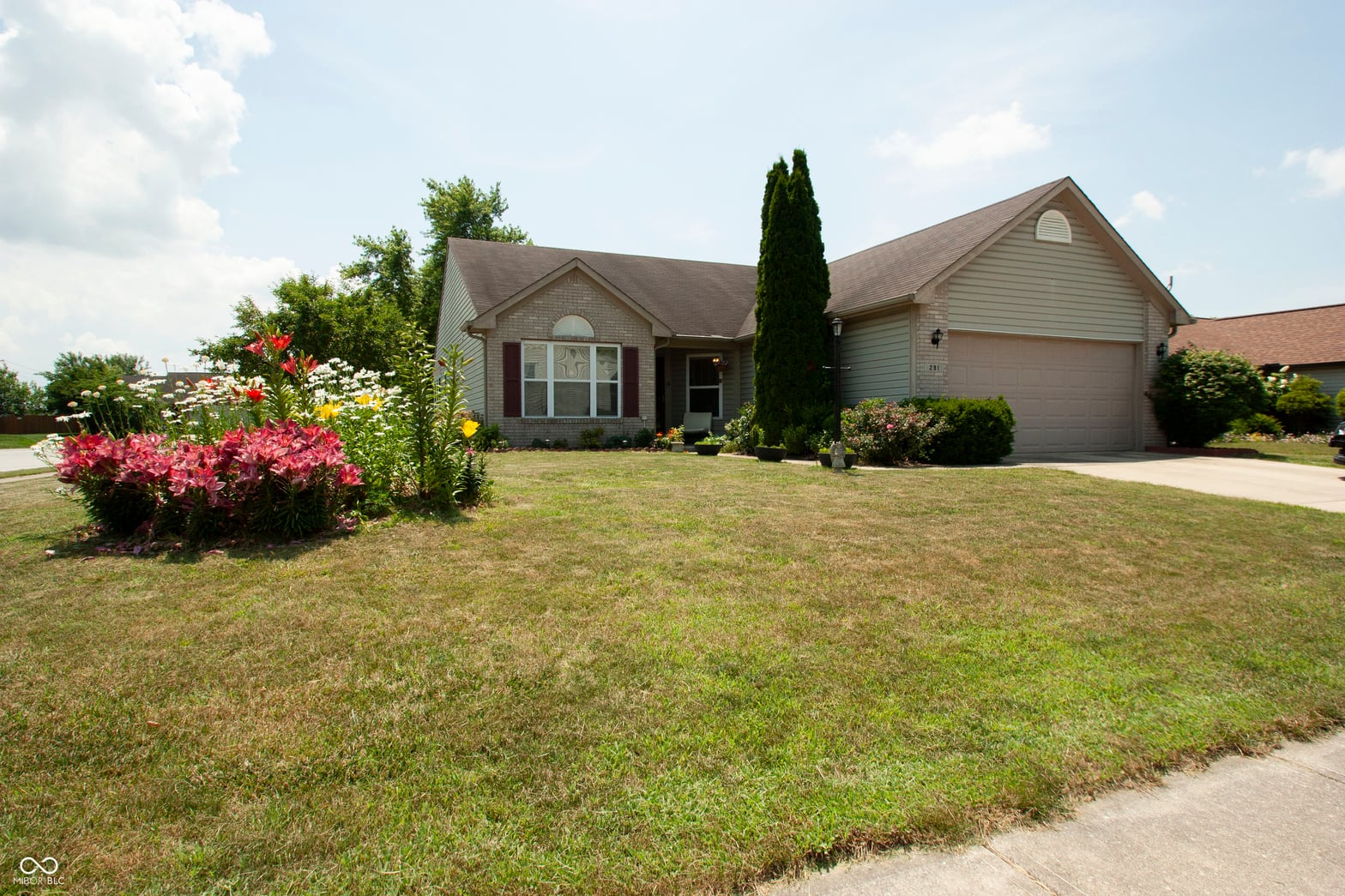 Front exterior at 291 Lakemoore Street, Brownsburg, IN