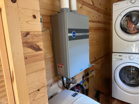 Laundry room at 523 E Noble Street, Lebanon, IN