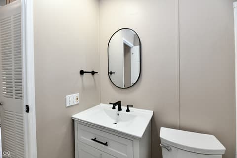 Bathroom at 1906 W 1000 N, Knightstown, IN