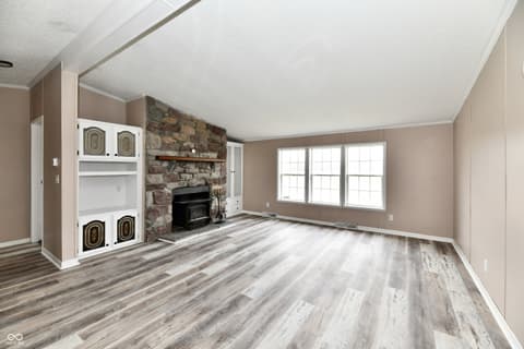 Living room at 1906 W 1000 N, Knightstown, IN