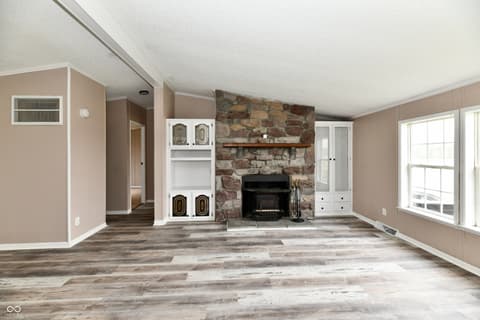 Living room at 1906 W 1000 N, Knightstown, IN