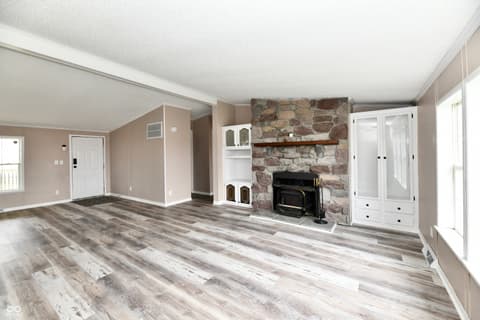 Living room at 1906 W 1000 N, Knightstown, IN