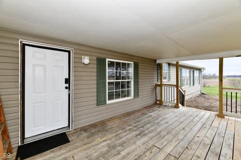Foyer at 1906 W 1000 N, Knightstown, IN