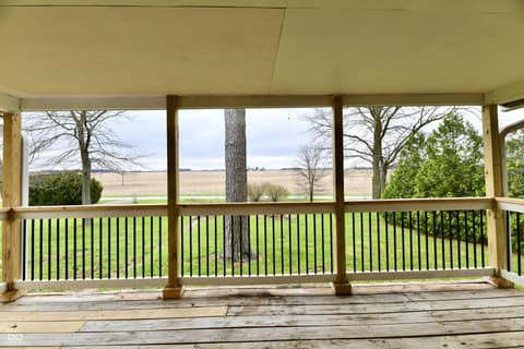 Outdoor living area at 1906 W 1000 N, Knightstown, IN