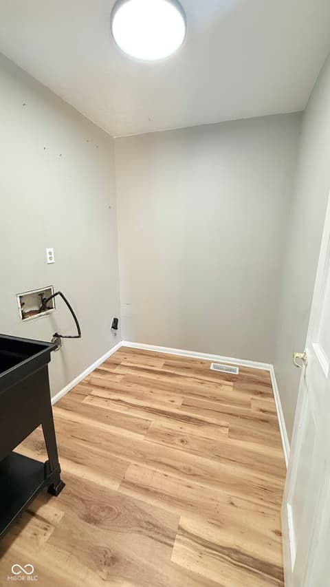 Laundry room at 3868 E Worthsville Road, Whiteland, IN