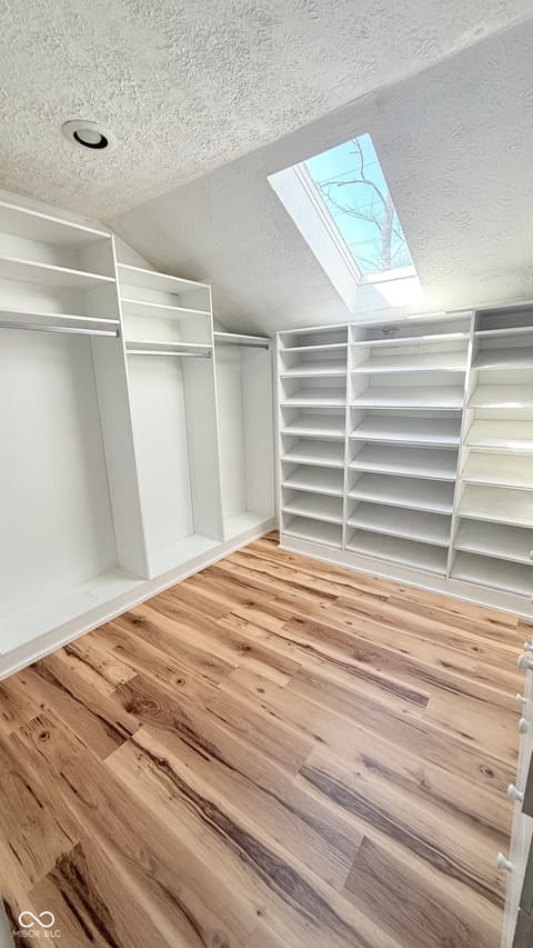 Walk In Closets — 3868 E Worthsville Road, Whiteland, IN