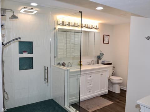 Bathroom at 2870 N State Road 135, Nashville, IN