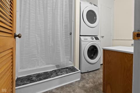 Laundry room at 406 Griffin Road, Indianapolis, IN