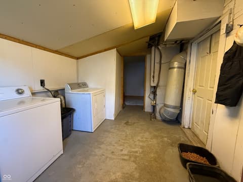 Laundry room at 221 N Main Street, Modoc, IN