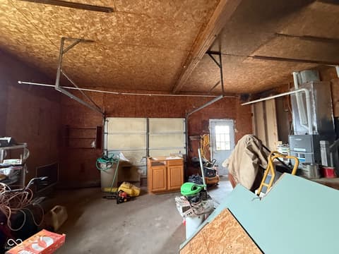 Garage at 10074 N 400 W, Carthage, IN