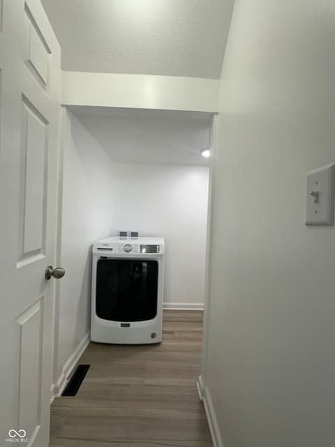 Laundry room at 305 Cardinal Drive, Whiteland, IN