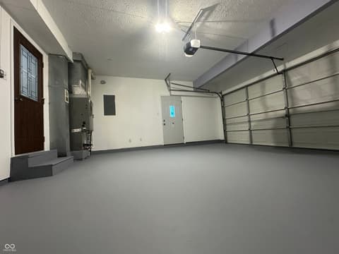 Garage at 305 Cardinal Drive, Whiteland, IN