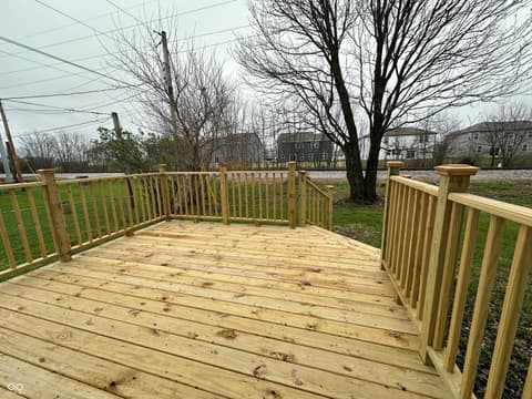 Outdoor living area at 305 Cardinal Drive, Whiteland, IN