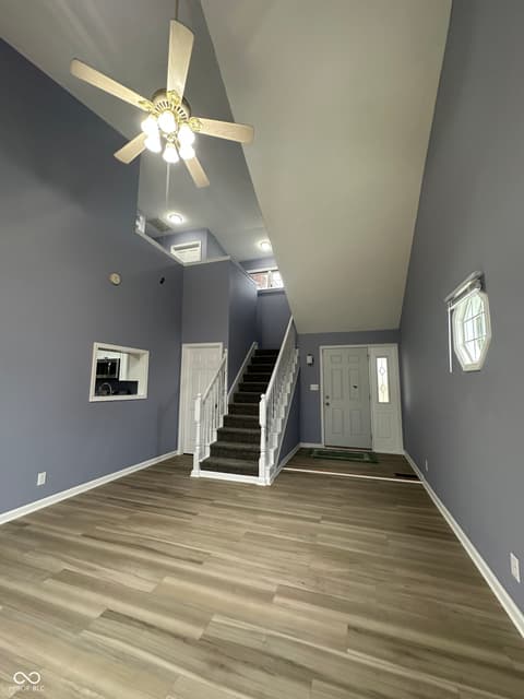 Foyer at 305 Cardinal Drive, Whiteland, IN