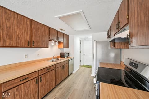 Photo of 9113 Cinnebar Drive, Indianapolis, IN