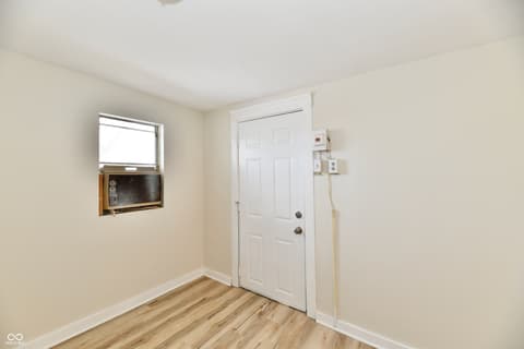 Laundry room at 4992 W 100 S, New Palestine, IN