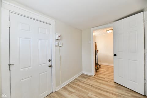 Laundry room at 4992 W 100 S, New Palestine, IN