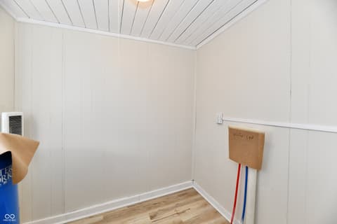 Laundry room at 4992 W 100 S, New Palestine, IN