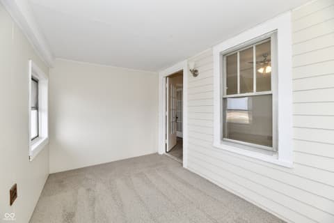 Foyer at 4992 W 100 S, New Palestine, IN