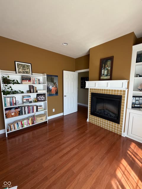 Home office at 736 Willow Pointe Drive N, Plainfield, IN