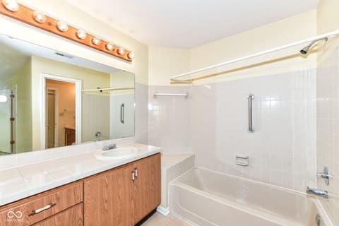 Photo of 7238 Harbour Isle, Indianapolis, IN