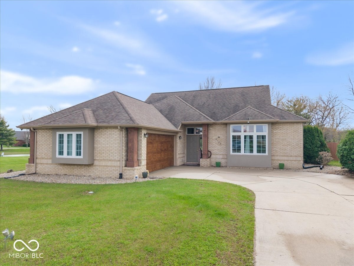 Front exterior at 8123 W Ashford Lane, Muncie, IN