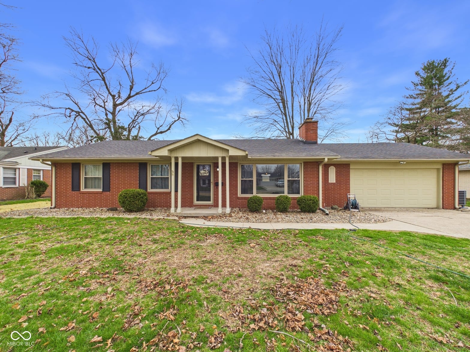 Front exterior at 3519 Oakwood, Anderson, IN