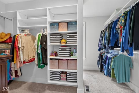 Walk In Closets — 11640 Walton Crescent, Zionsville, IN