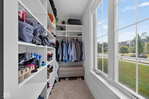 Walk In Closets — 11640 Walton Crescent, Zionsville, IN