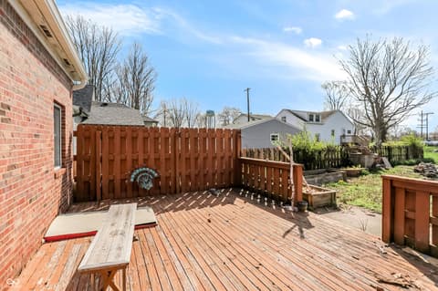 Outdoor living area at 401 E Pearl Street, Waldron, IN