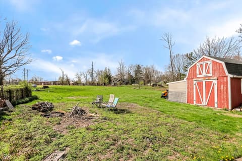 Yard at 401 E Pearl Street, Waldron, IN