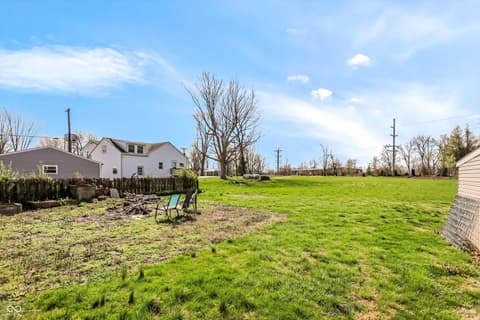 Yard at 401 E Pearl Street, Waldron, IN