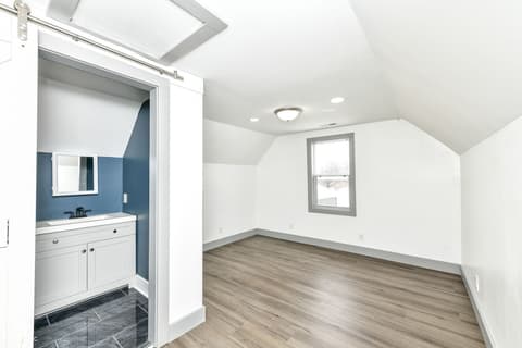 Bonus room at 154 W Arizona Street, Indianapolis, IN