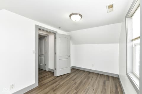 Bonus room at 154 W Arizona Street, Indianapolis, IN