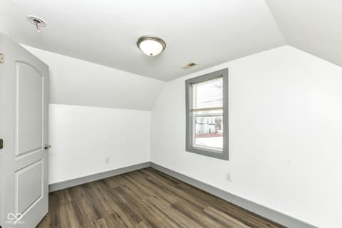 Bonus room at 154 W Arizona Street, Indianapolis, IN