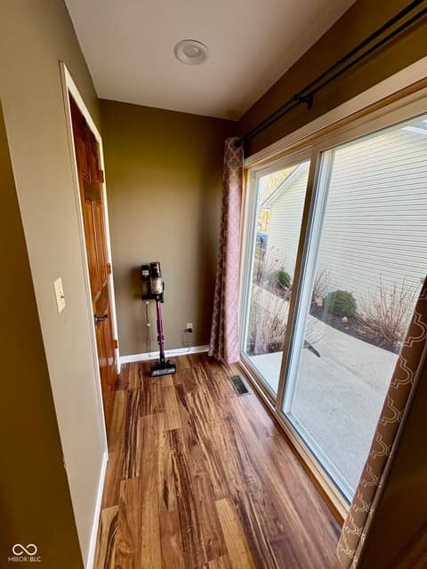Foyer at 609 N Maple Street, Veedersburg, IN