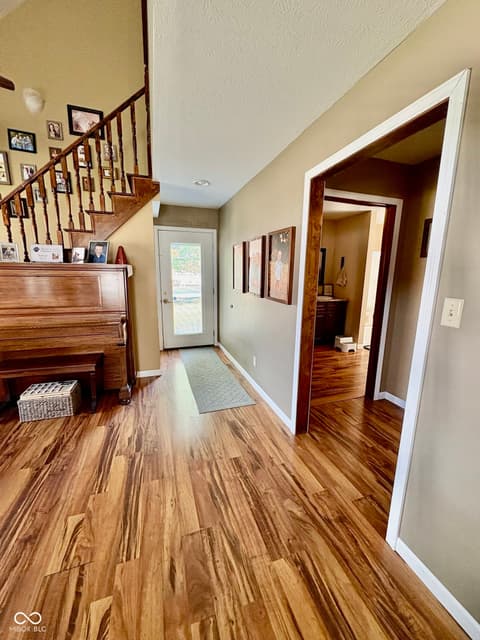 Foyer at 609 N Maple Street, Veedersburg, IN