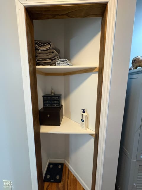Closet — 609 N Maple Street, Veedersburg, IN