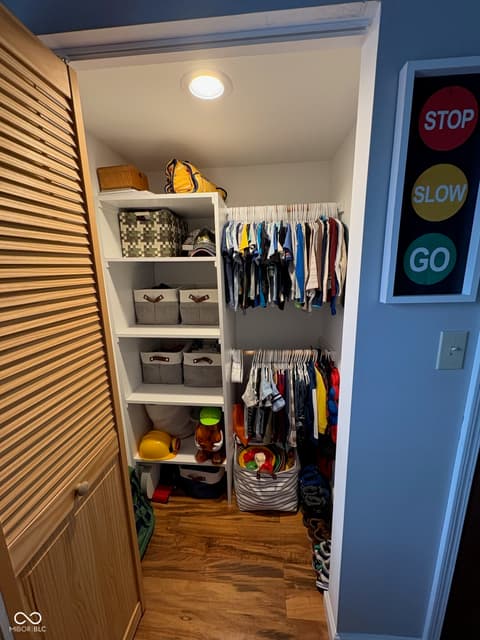 Closet — 609 N Maple Street, Veedersburg, IN