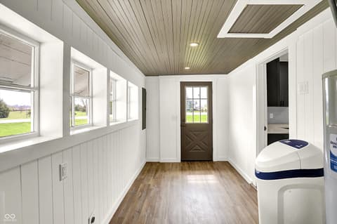 Foyer at 2836 N Michigan Road, Shelbyville, IN
