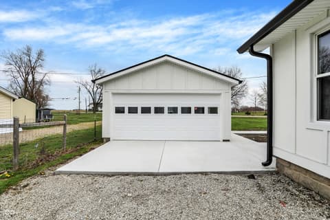 Garage at 2836 N Michigan Road, Shelbyville, IN
