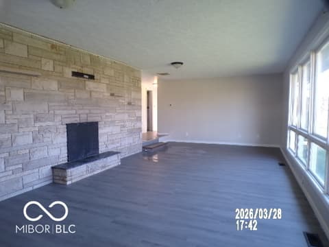 Living room at 985 E Washington Street, Winchester, IN